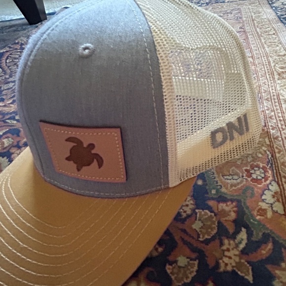 NWOT Richardson leather sea turtle patch ballcap. Never worn. Neutral colors - Picture 2 of 7